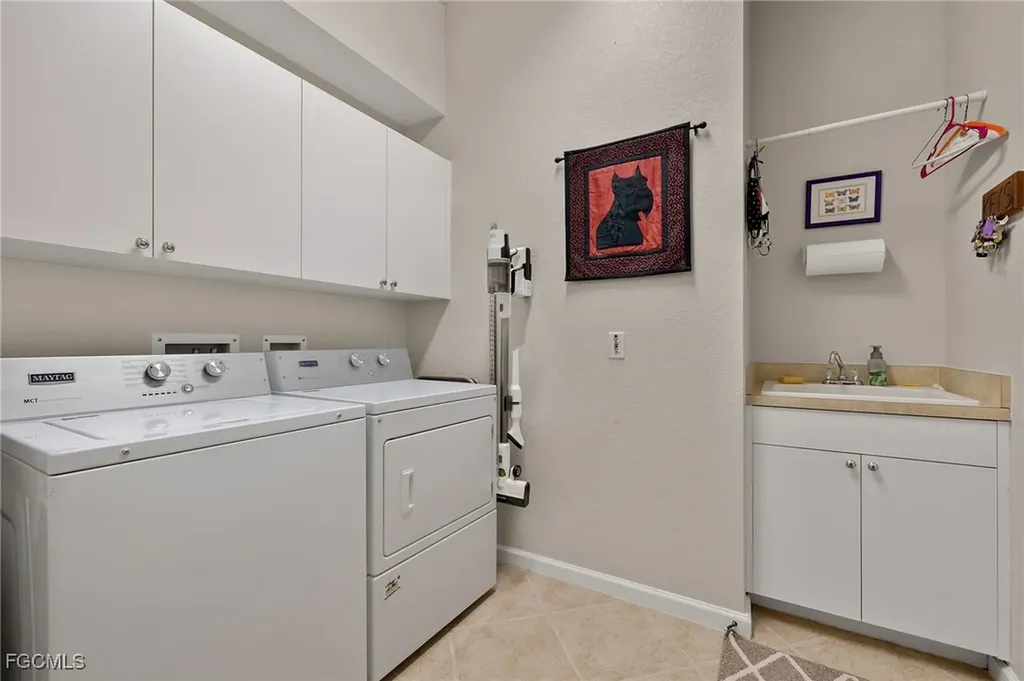 8872 King Henry Court Fort Myers FL 33908