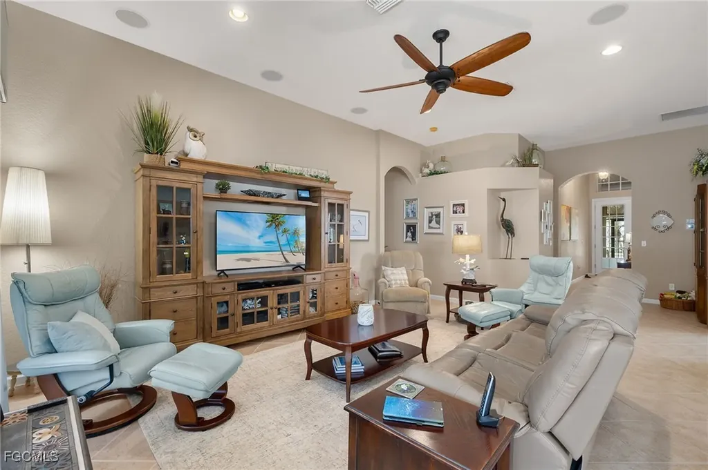 8872 King Henry Court Fort Myers FL 33908