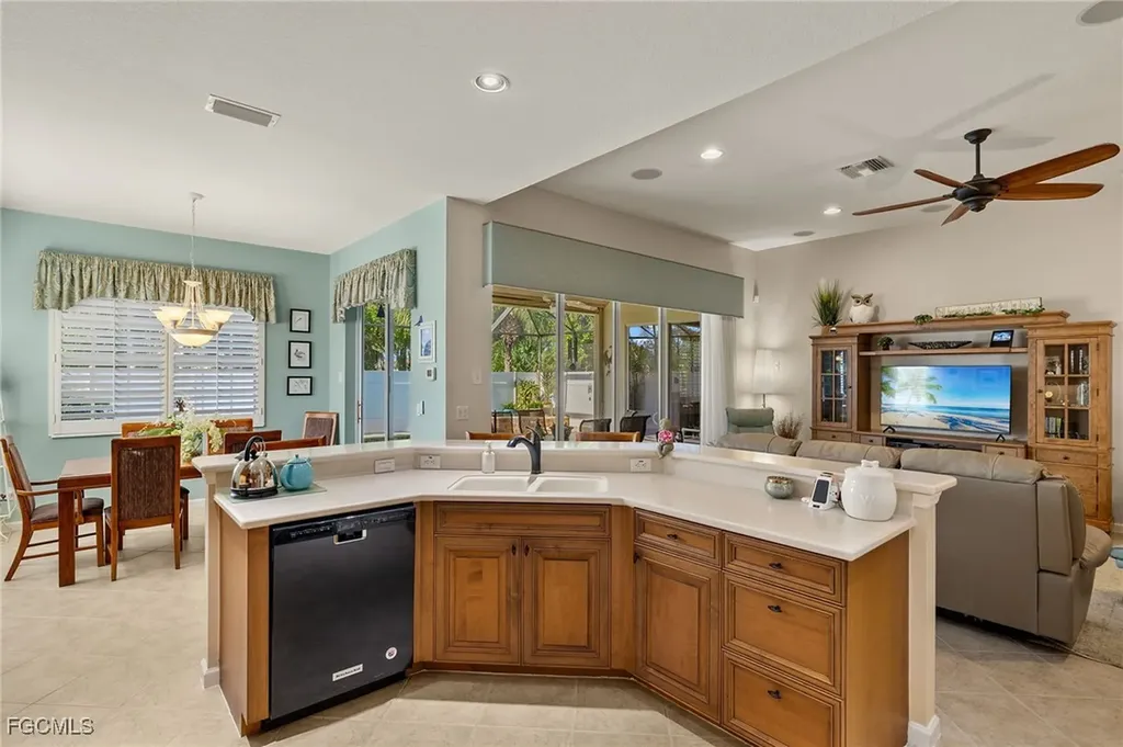 8872 King Henry Court Fort Myers FL 33908