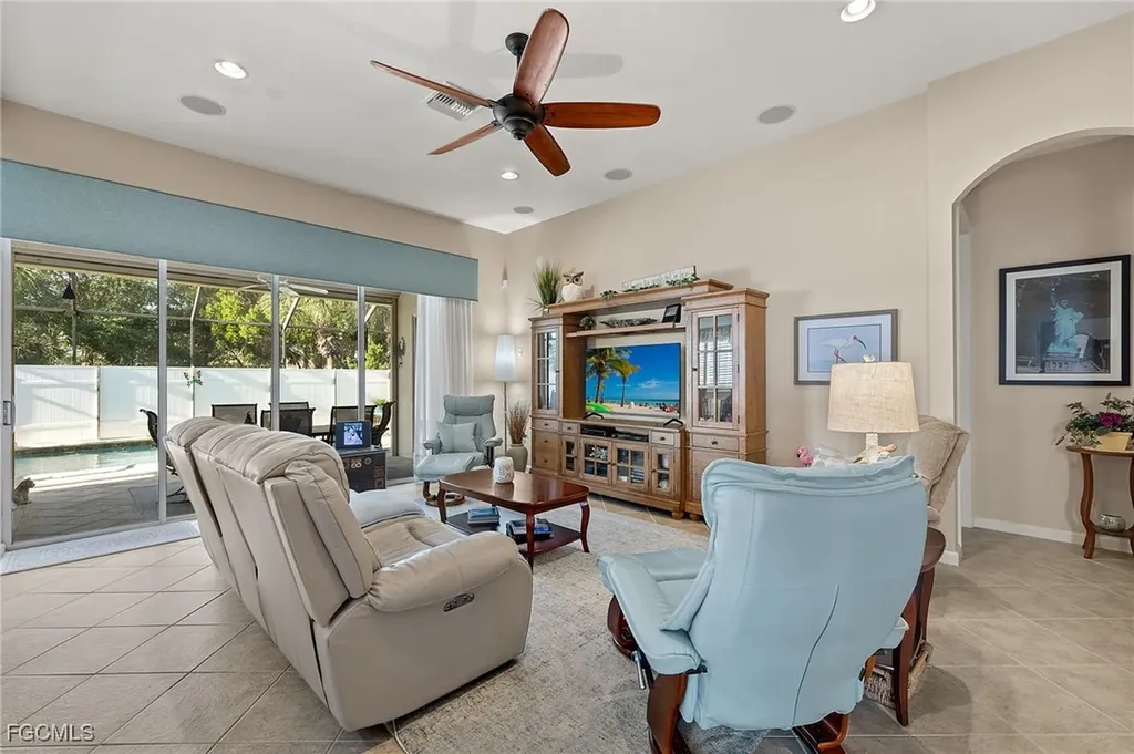 8872 King Henry Court Fort Myers FL 33908