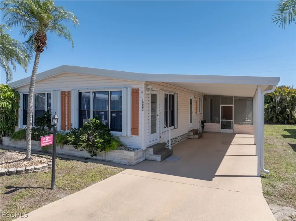 16042 Citron Way North Fort Myers FL 33903