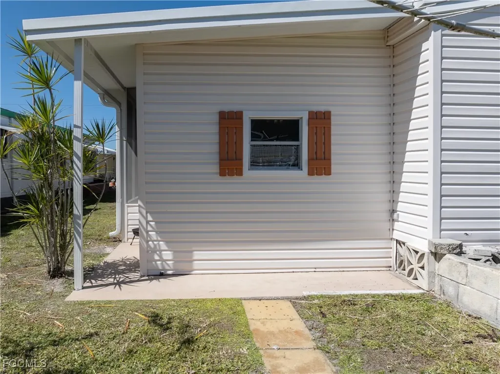 16042 Citron Way North Fort Myers FL 33903