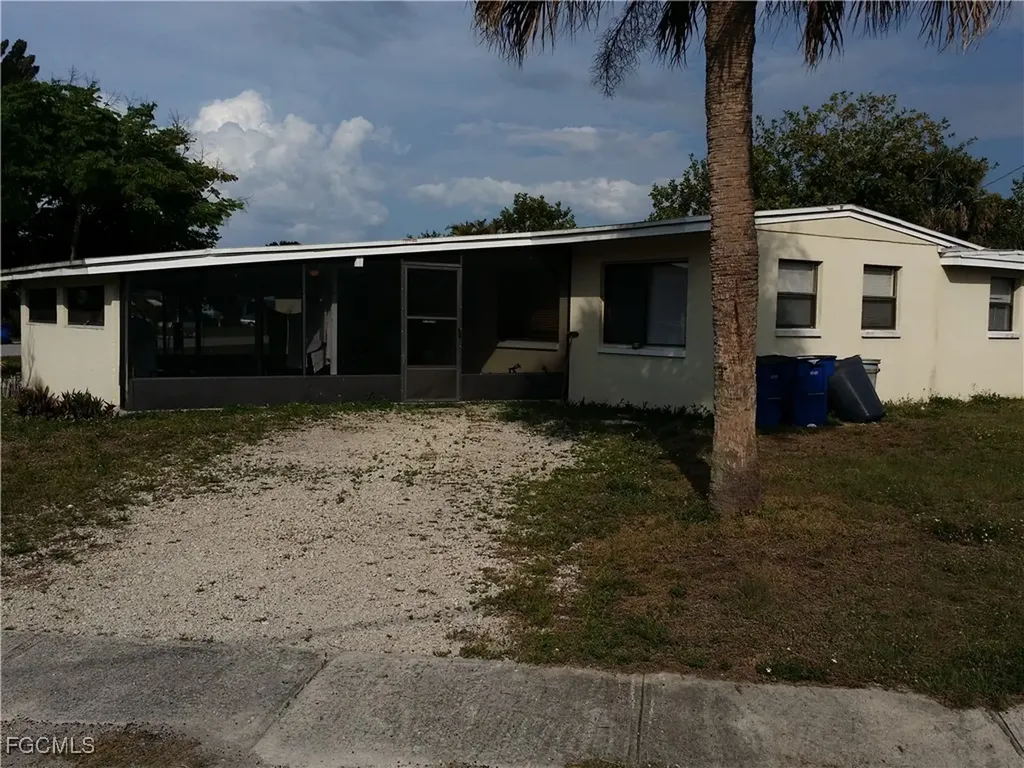 950 Lakeview Drive North Fort Myers FL 33903