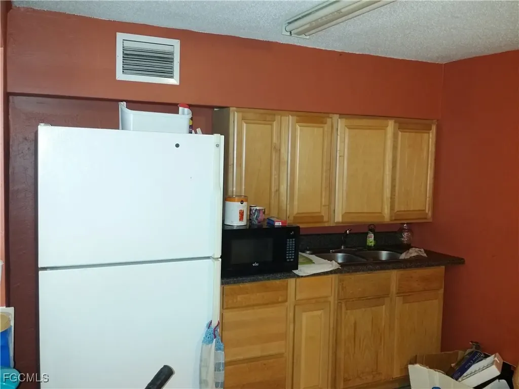 950 Lakeview Drive North Fort Myers FL 33903