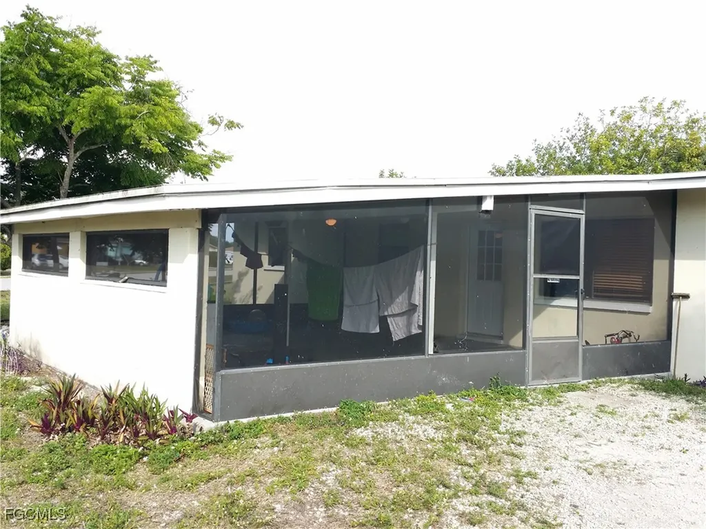 950 Lakeview Drive North Fort Myers FL 33903