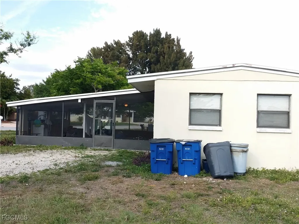 950 Lakeview Drive North Fort Myers FL 33903