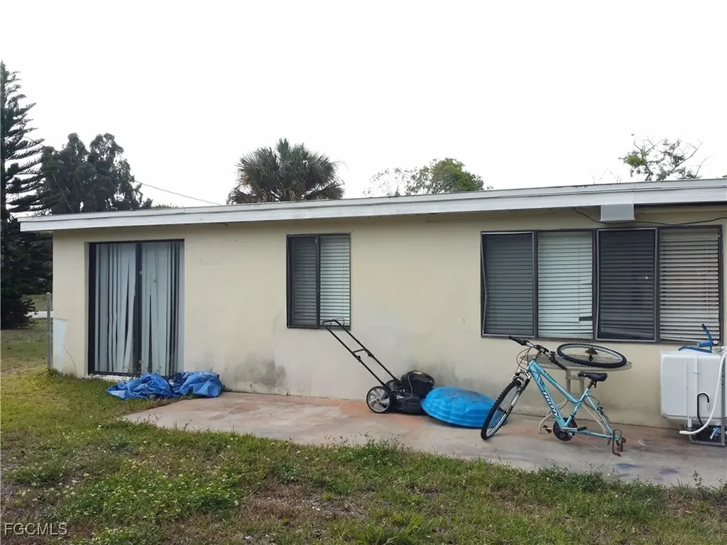 950 Lakeview Drive North Fort Myers FL 33903
