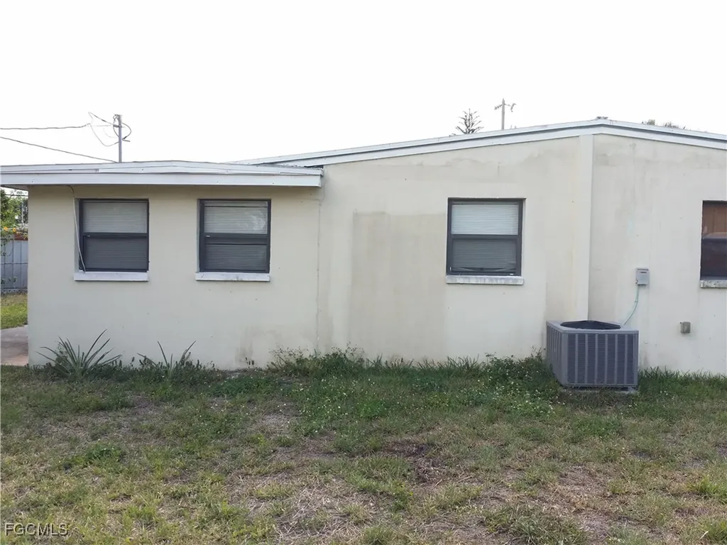 950 Lakeview Drive North Fort Myers FL 33903
