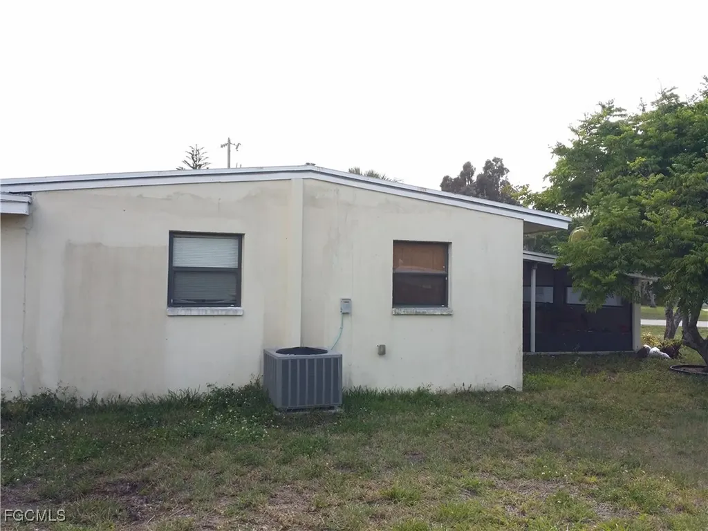 950 Lakeview Drive North Fort Myers FL 33903