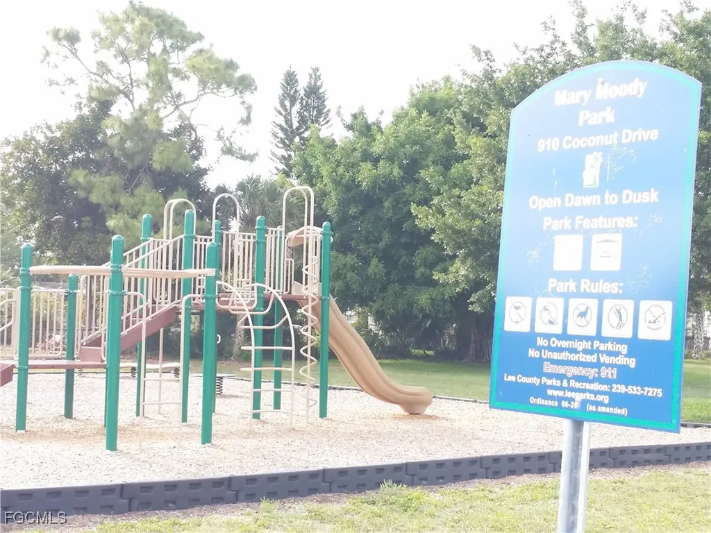 950 Lakeview Drive North Fort Myers FL 33903