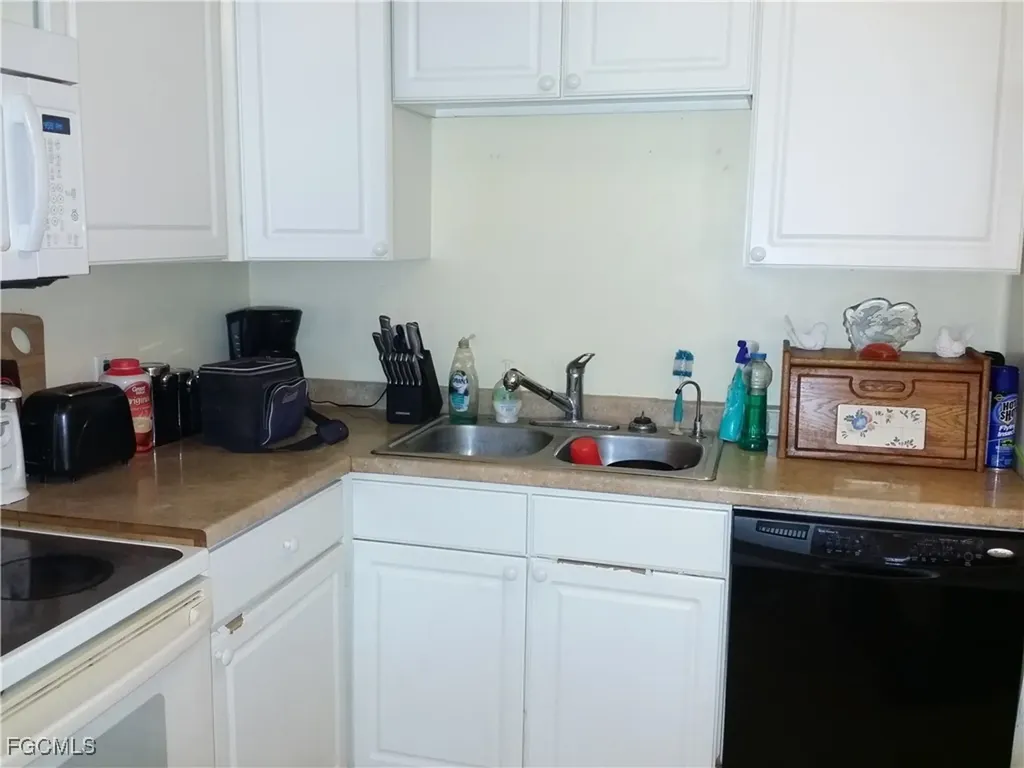 950 Lakeview Drive North Fort Myers FL 33903