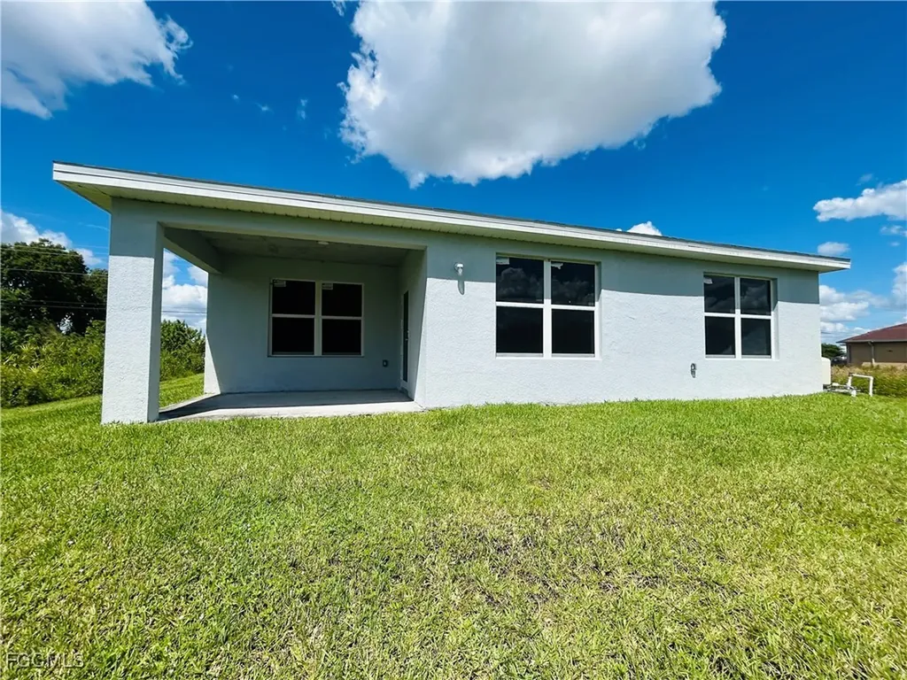 3215 8th Street SW Lehigh Acres FL 33976