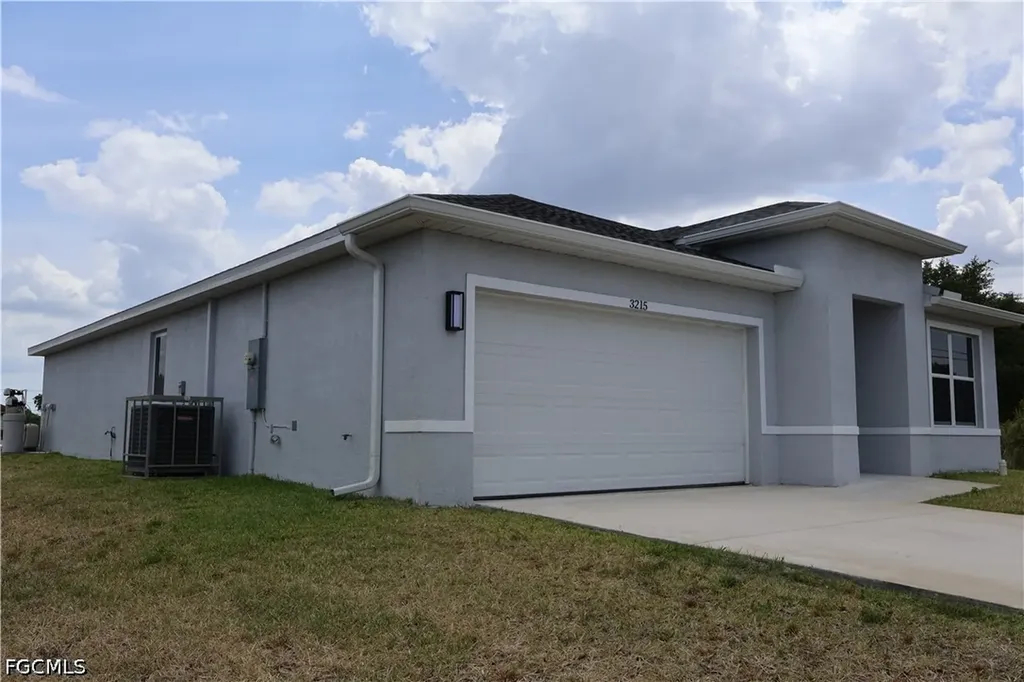 3215 8th Street SW Lehigh Acres FL 33976