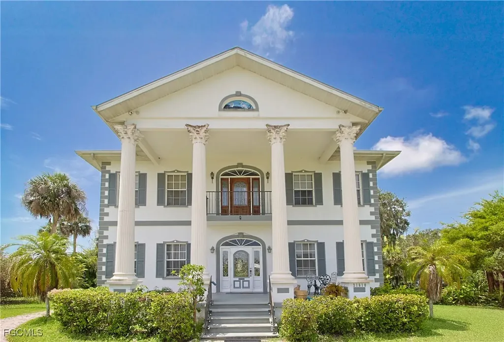 21810 Pearl Street Alva FL 33920