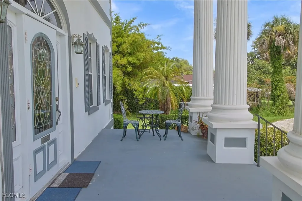 21810 Pearl Street Alva FL 33920