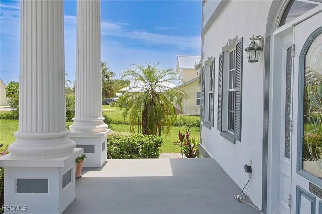 21810 Pearl Street Alva FL 33920