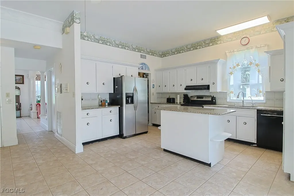 21810 Pearl Street Alva FL 33920