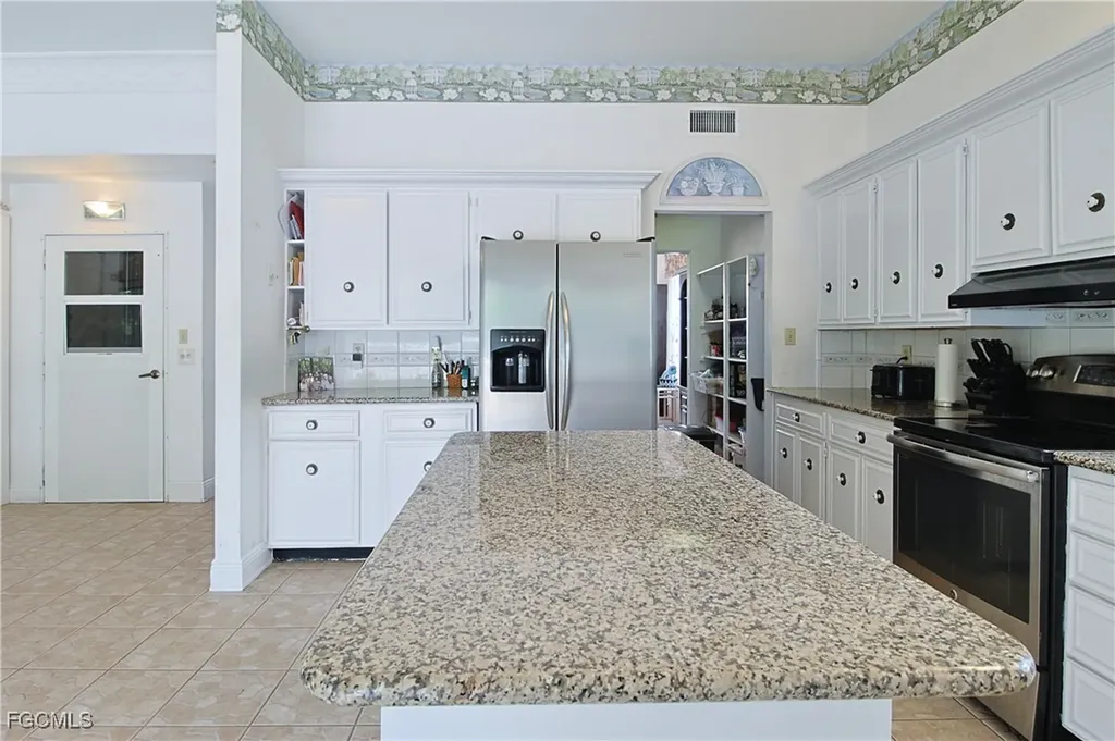 21810 Pearl Street Alva FL 33920