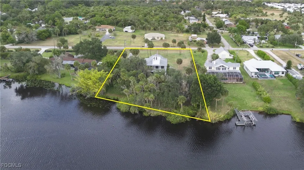 21810 Pearl Street Alva FL 33920