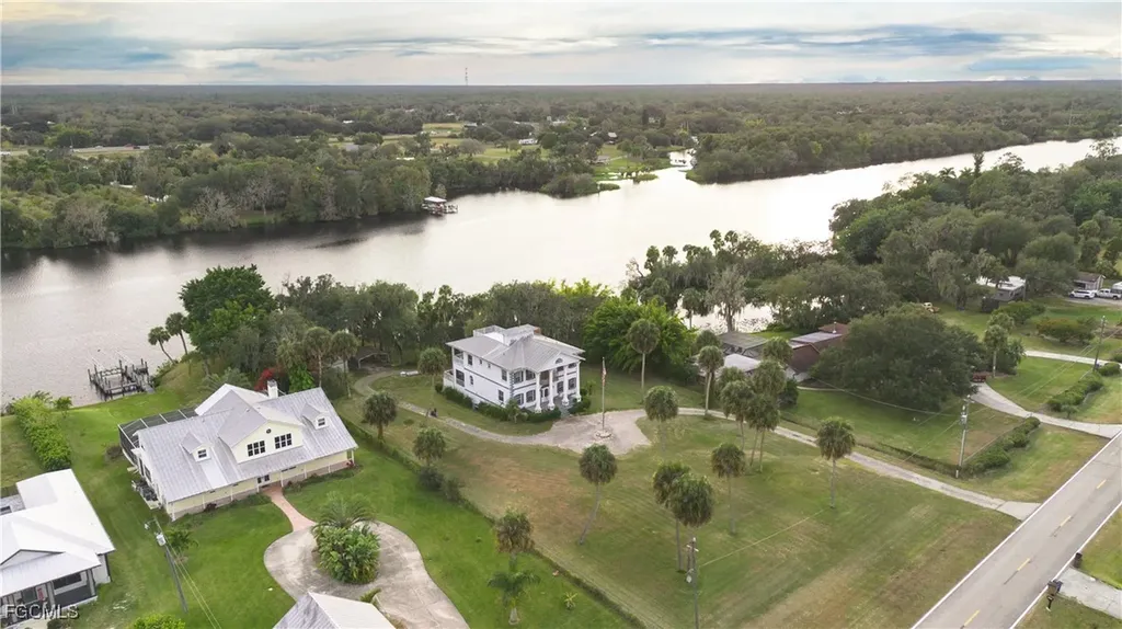 21810 Pearl Street Alva FL 33920