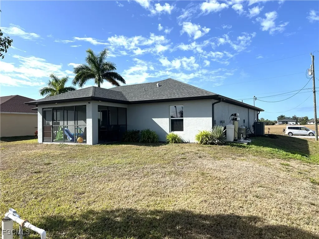 1143 NW 4th Place Cape Coral FL 33993