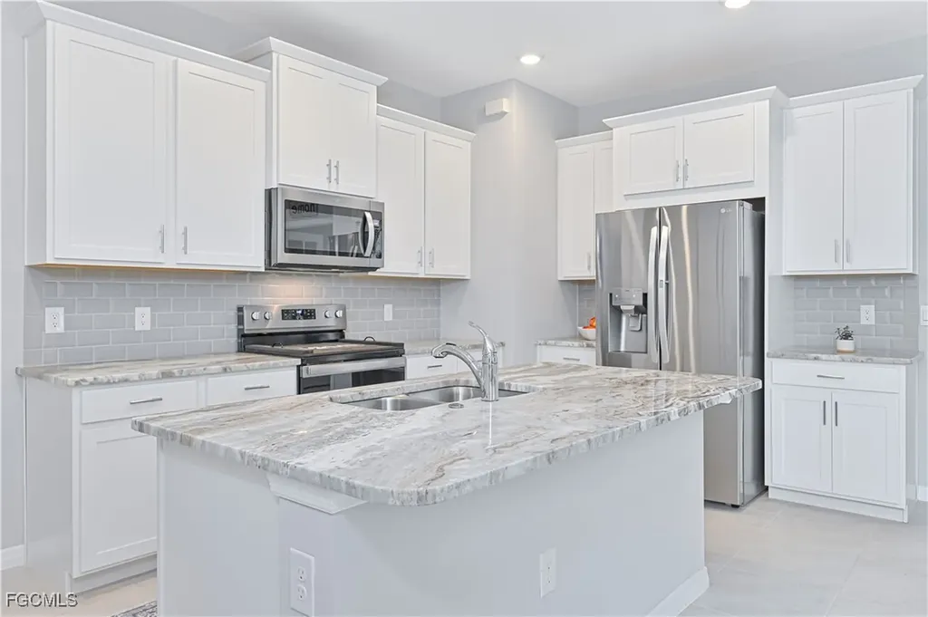 2094 Summersweet Drive Alva FL 33920