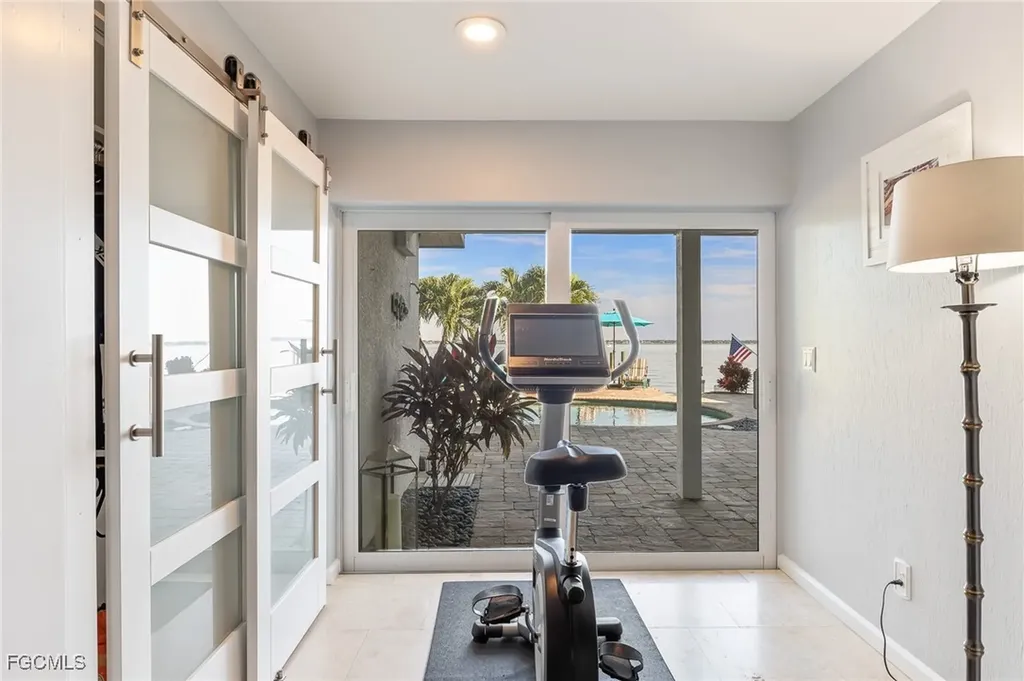 2905 SE 22nd Place Cape Coral FL 33904