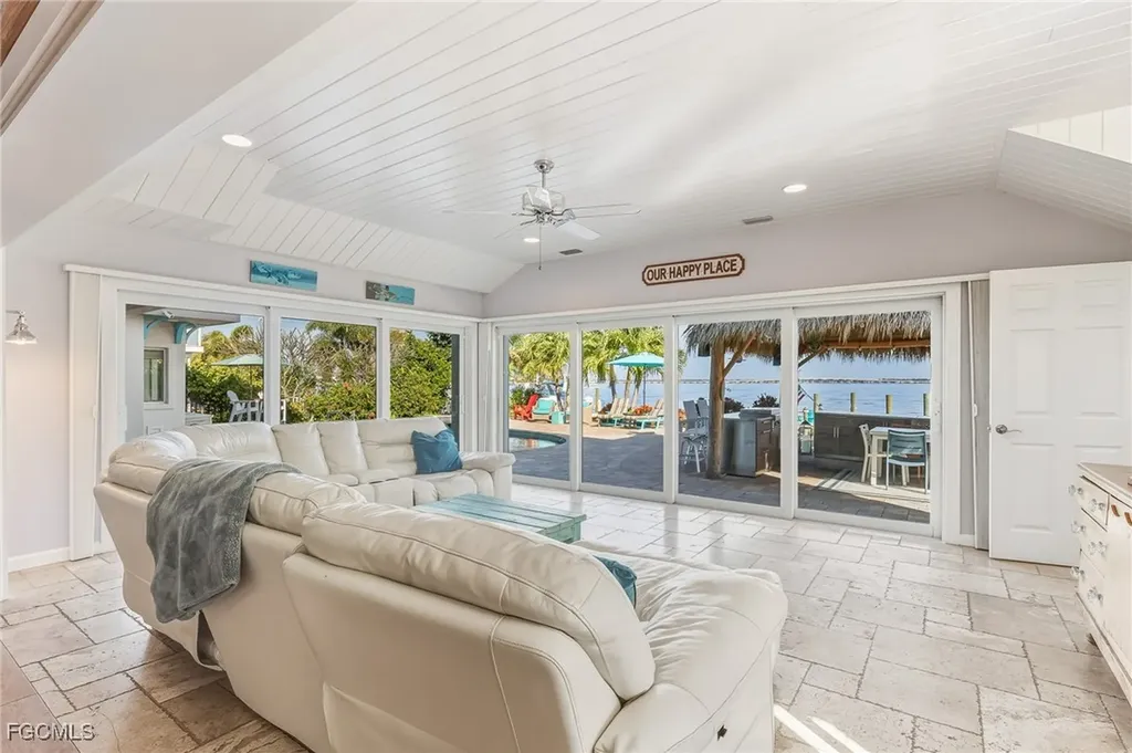 2905 SE 22nd Place Cape Coral FL 33904