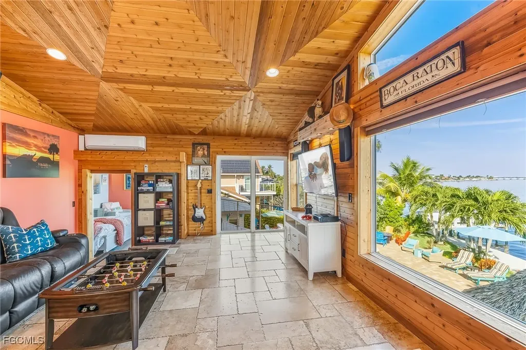 2905 SE 22nd Place Cape Coral FL 33904