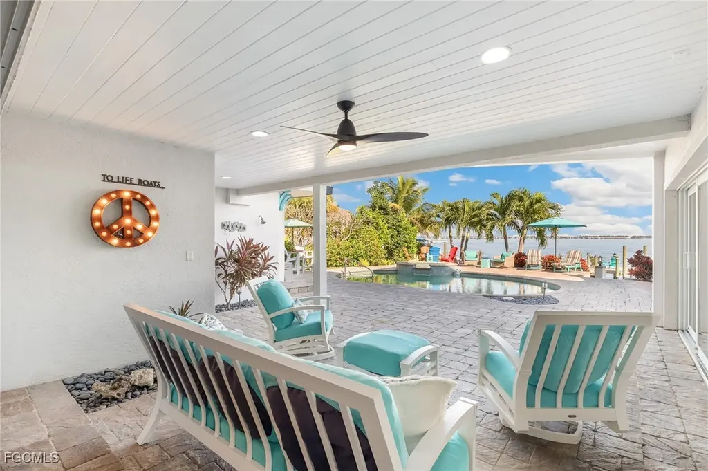 2905 SE 22nd Place Cape Coral FL 33904