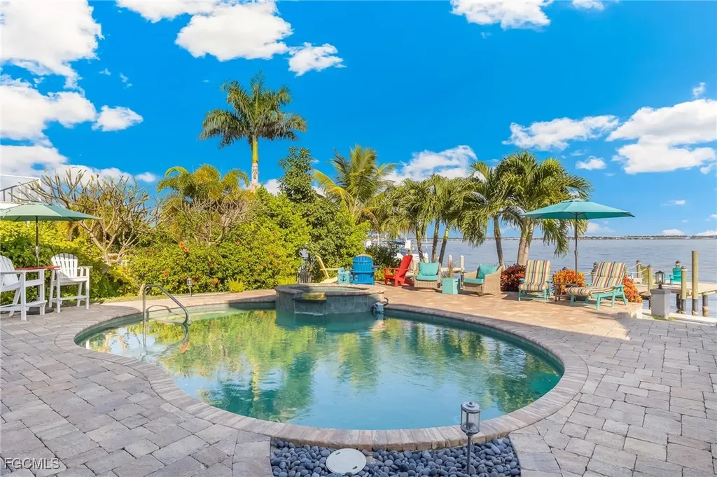2905 SE 22nd Place Cape Coral FL 33904