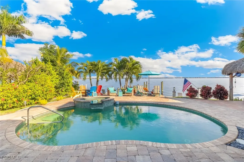 2905 SE 22nd Place Cape Coral FL 33904