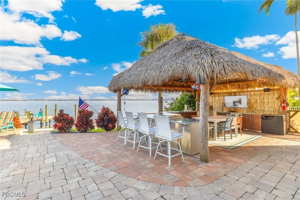 2905 SE 22nd Place Cape Coral FL 33904