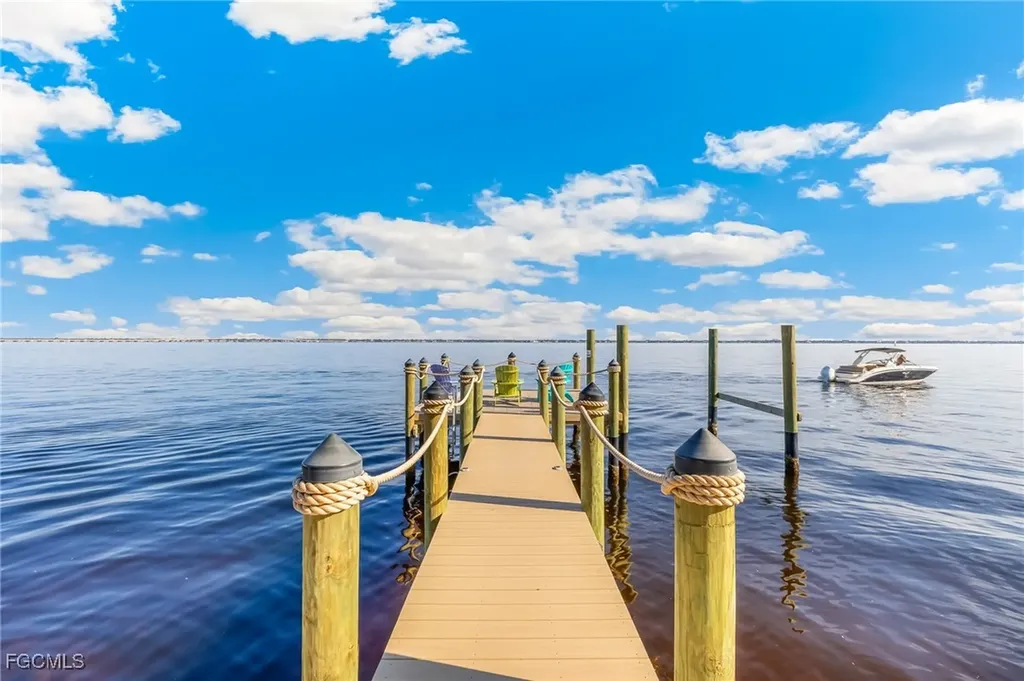 2905 SE 22nd Place Cape Coral FL 33904