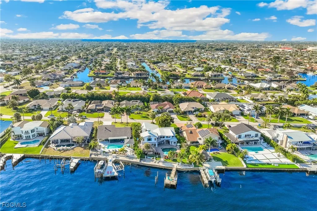 2905 SE 22nd Place Cape Coral FL 33904