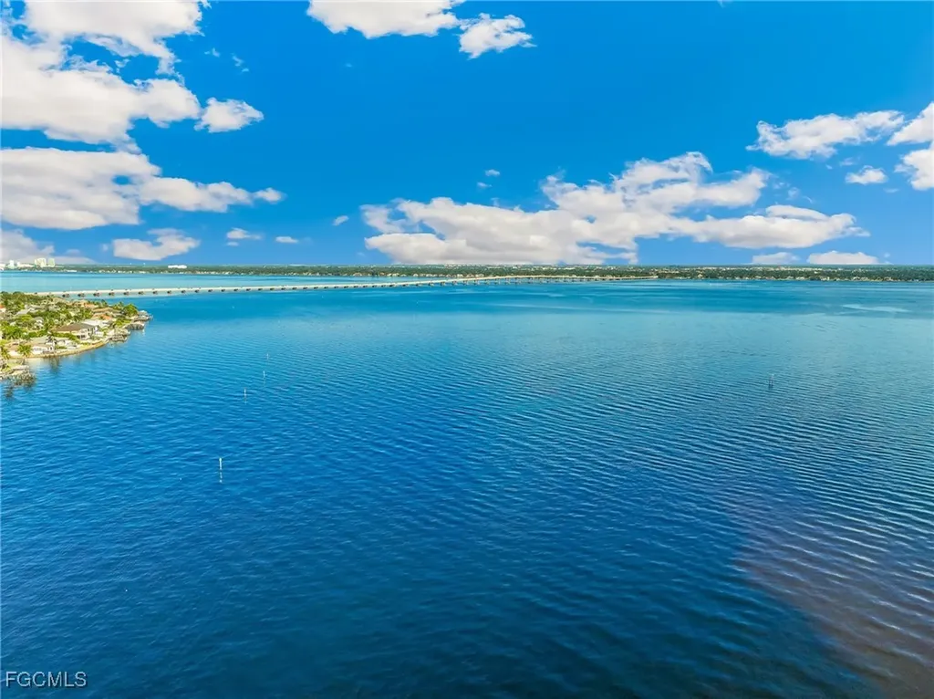 2905 SE 22nd Place Cape Coral FL 33904