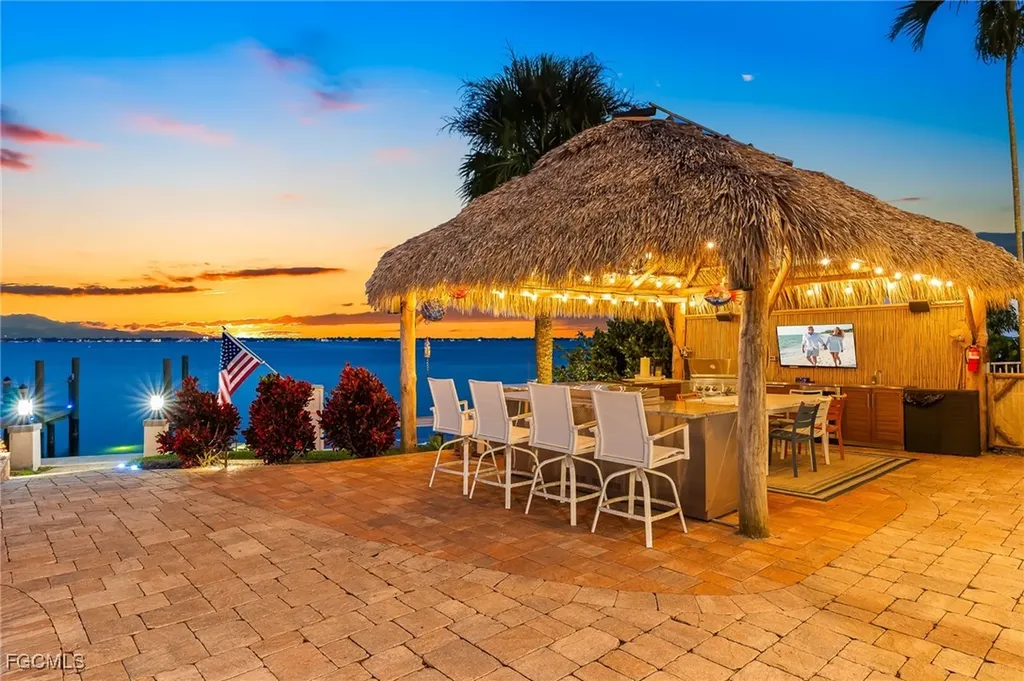 2905 SE 22nd Place Cape Coral FL 33904