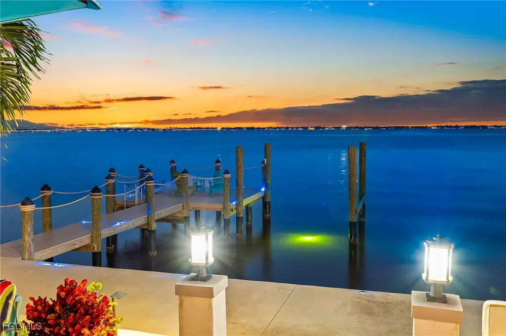 2905 SE 22nd Place Cape Coral FL 33904