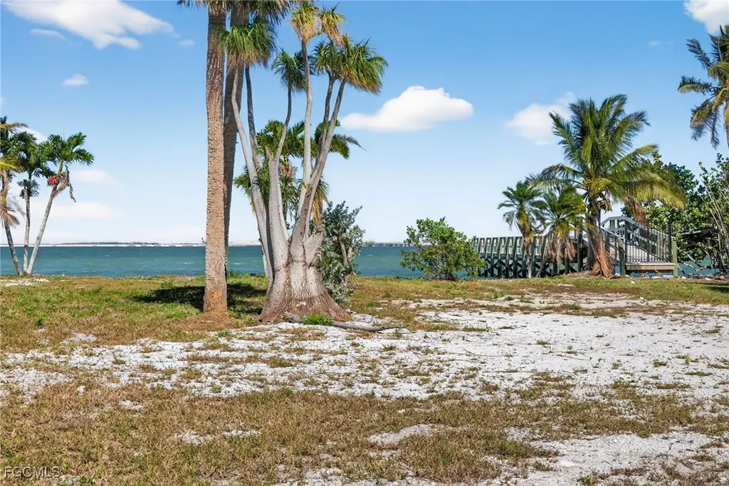 1245 Buttonwood Lane Sanibel FL 33957