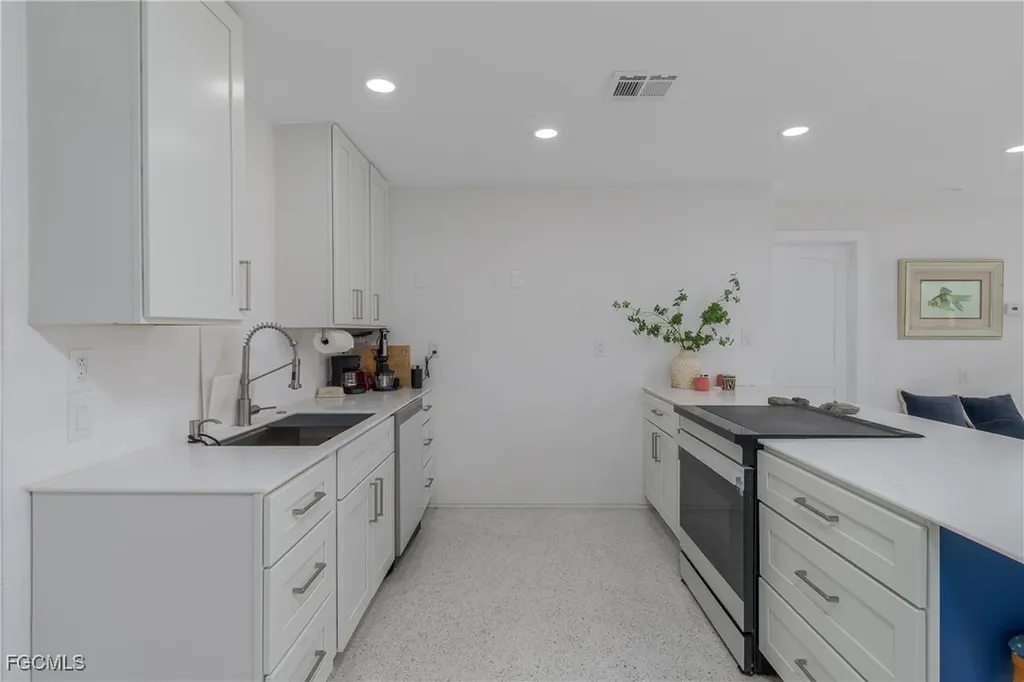 450 Birdsong Place Sanibel FL 33957
