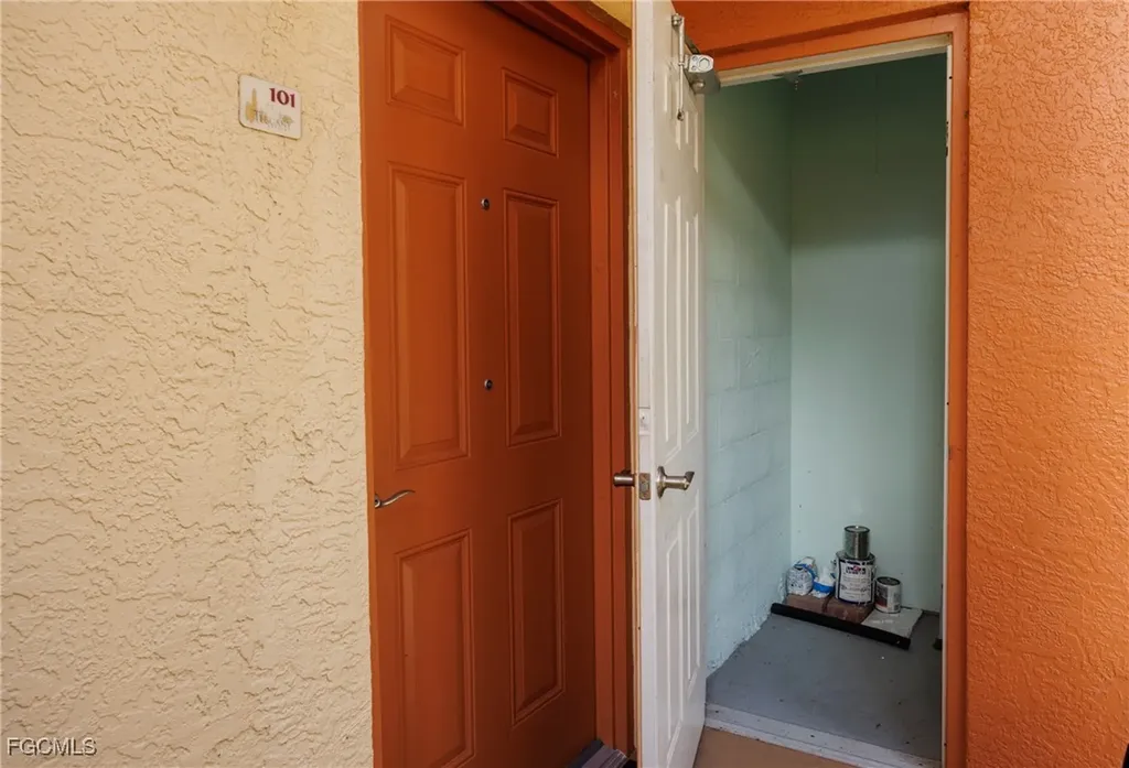 6300 Aragon Way Fort Myers FL 33966