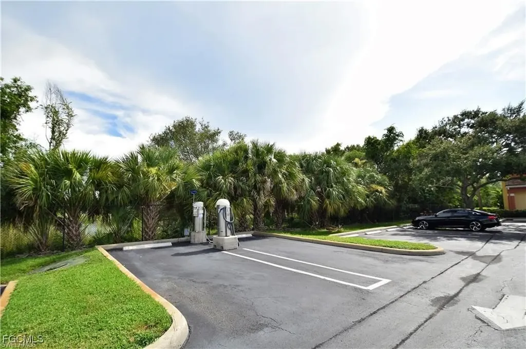 6300 Aragon Way Fort Myers FL 33966