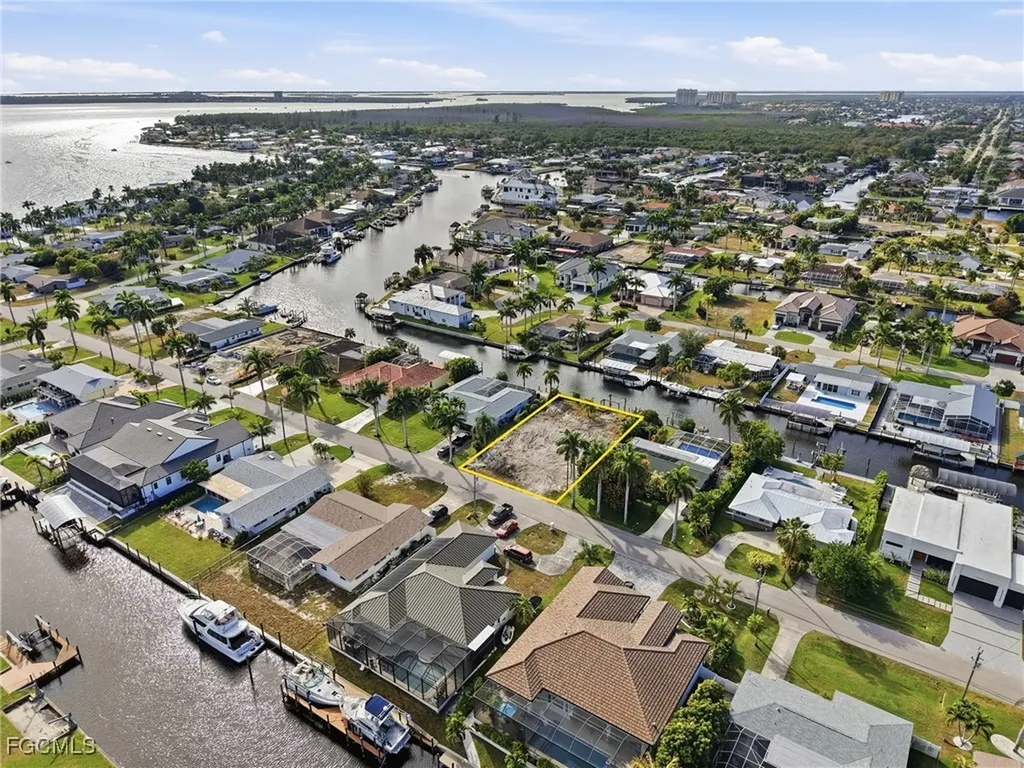 5338 Bayshore Avenue Cape Coral FL 33904