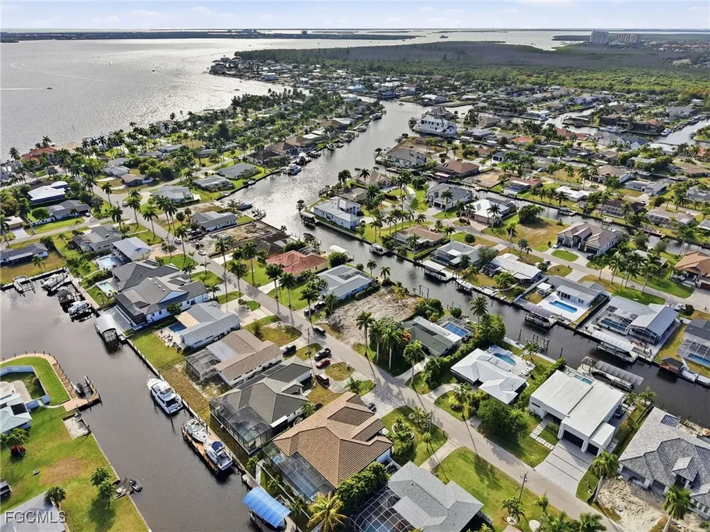 5338 Bayshore Avenue Cape Coral FL 33904