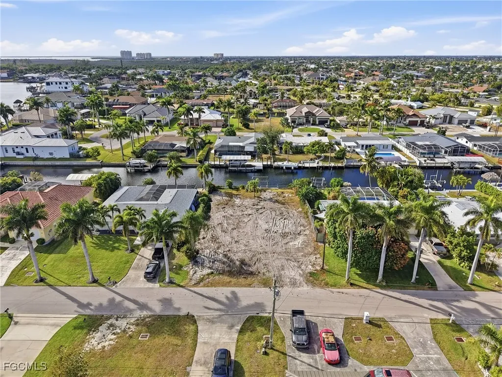 5338 Bayshore Avenue Cape Coral FL 33904