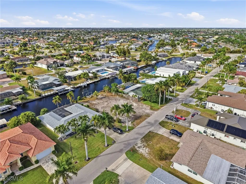 5338 Bayshore Avenue Cape Coral FL 33904