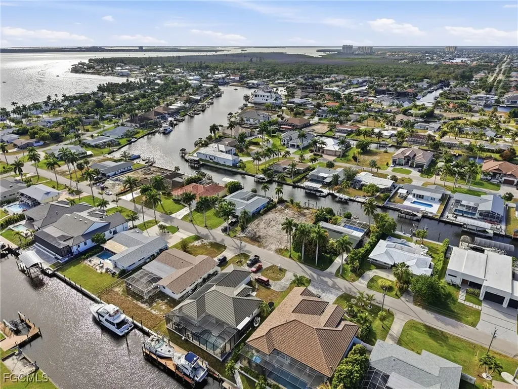 5338 Bayshore Avenue Cape Coral FL 33904