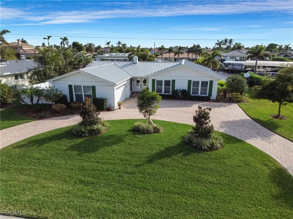 976 N Town And River Drive Fort Myers FL 33919
