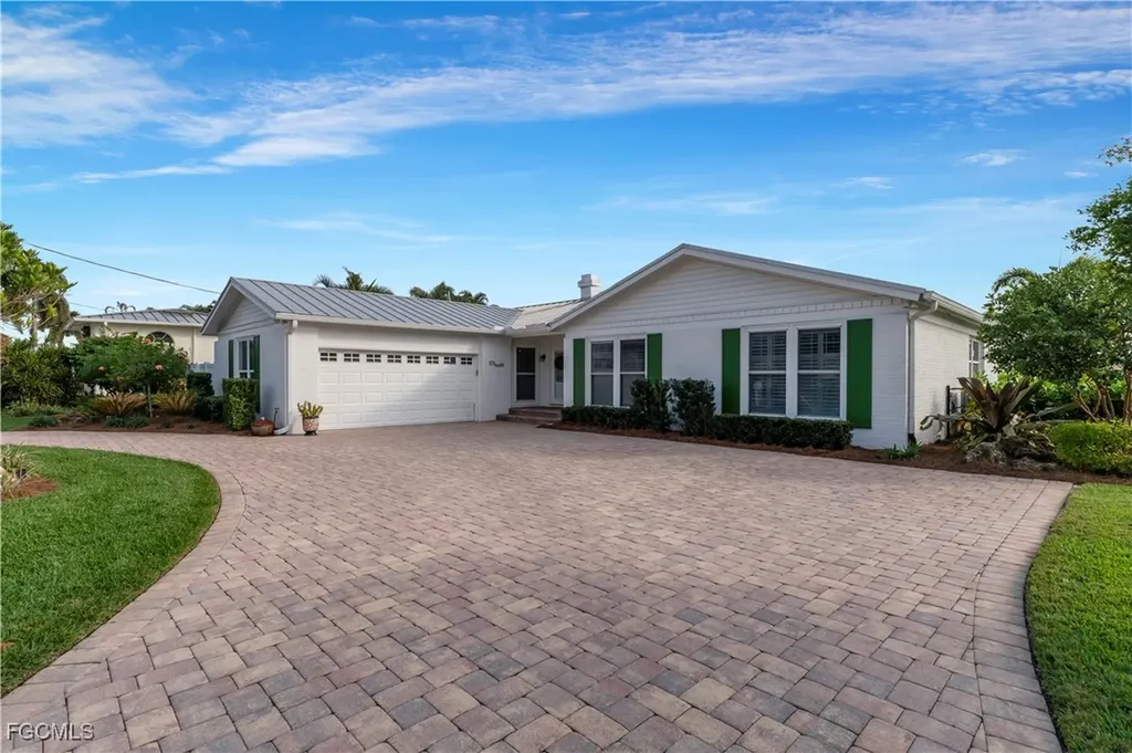 976 N Town And River Drive Fort Myers FL 33919