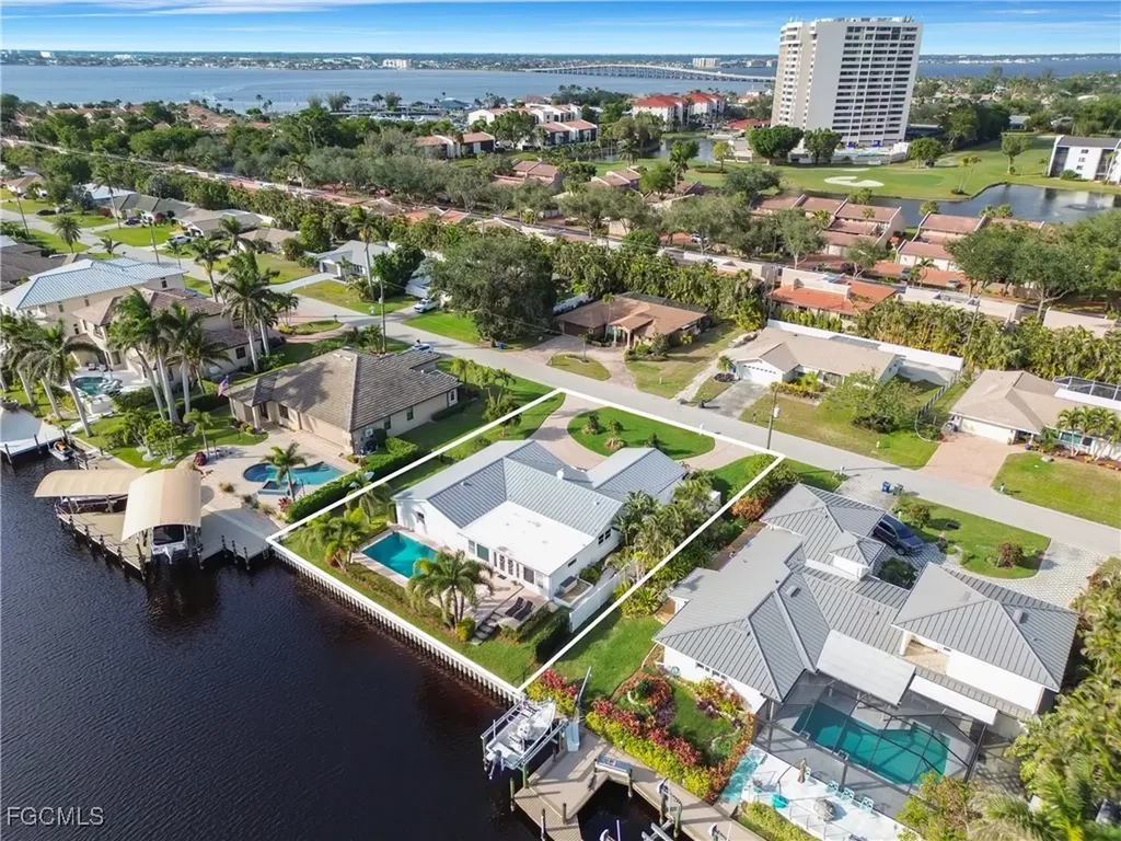 976 N Town And River Drive Fort Myers FL 33919